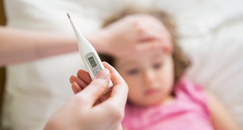 Fever symptoms treatment and management in children at home